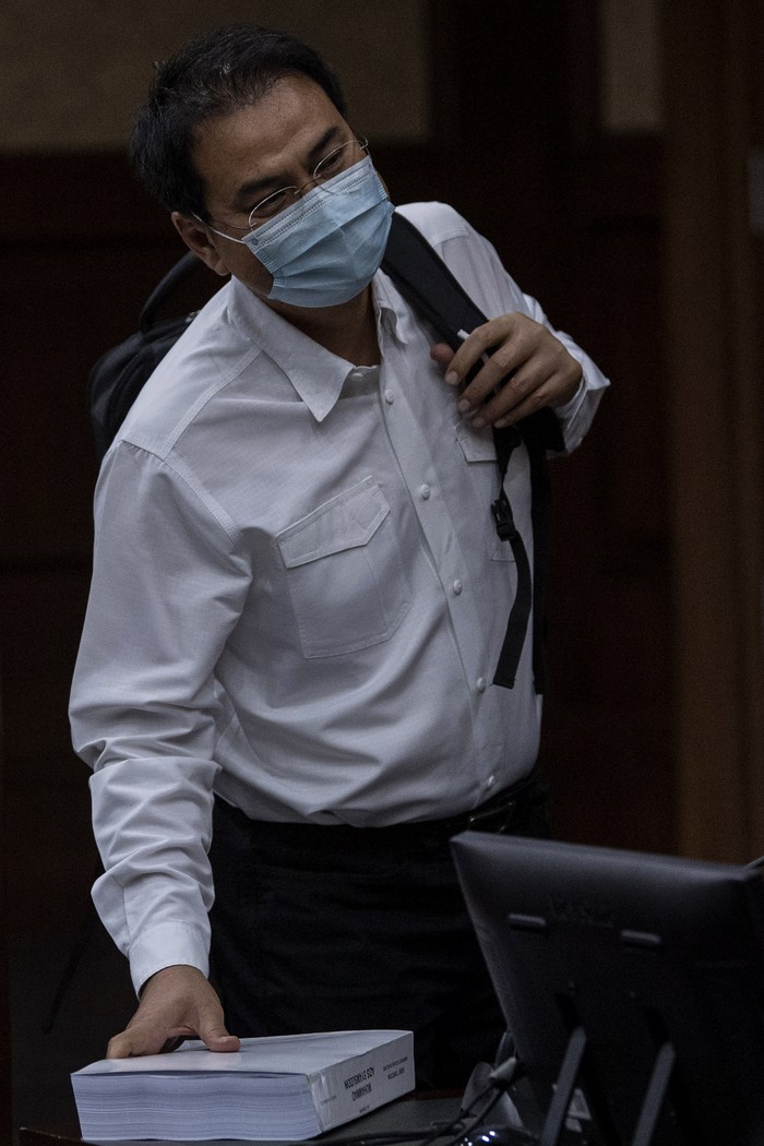 Dituntut 50 Bulan Bui, Hak Politik Azis Syamsuddin Juga Dicabut Azis Syamsuddin dituntut 4 tahun dan 2 bulan penjara. Selain itu, jaksa juga menuntut agar hak politik Azis Syamsuddin juga dicabut selama 5 tahun.
