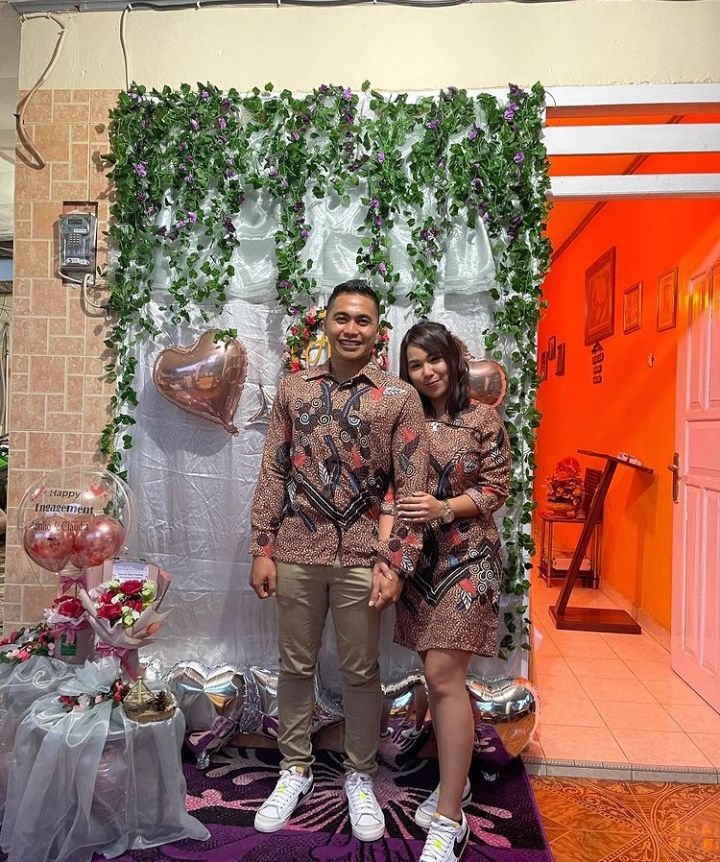 Resmi Bertunangan, Begini Gaya Aprilio Saat Minum kopi hingga Makan Pisang