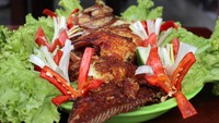 Sejak pertama kali ditawarkan, menu ikan arwana di Limerr Resto ini mulai ramai diperbincangkan. Banyak pengunjung yang sengaja datang untuk mencicipi menu sultan ikan arwana tersebut. Foto: detikcom/Bima Bagaskara