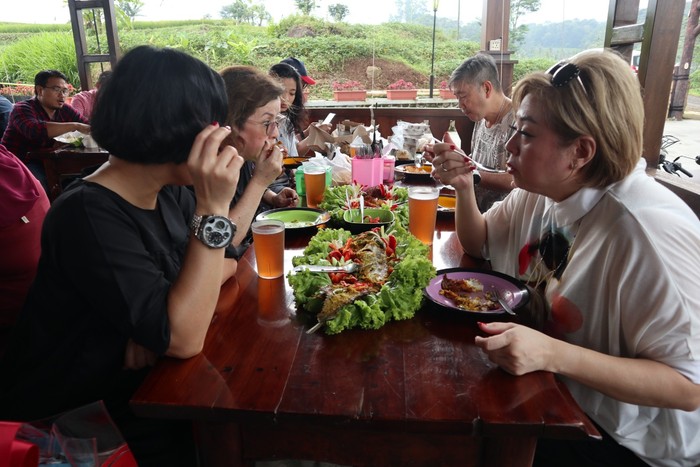 Ikan arwana sambal pecak