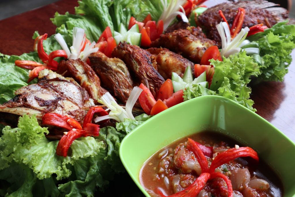 Ikan arwana sambal pecak