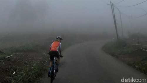 Ilustrasi Kabut di Pegunungan