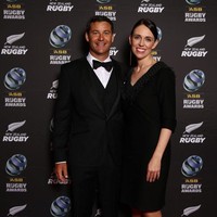 Belum diketahui kapan mereka akan meresmikan hubungannya. Sebab fokus pemerintah Selandia Baru saat ini adalah menekan penyebaran Omicron semaksimal mungkin. Foto: Getty Images