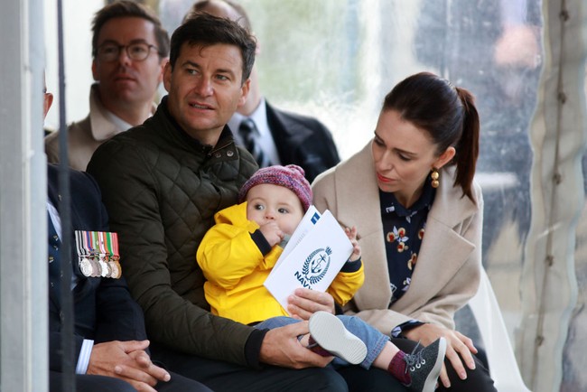 Pada Januari 2018, Jacinda Ardern mengumumkan bahwa ia hamil anak pertama bersama Clarke dan pada Juni, bayi perempuannya lahir. Buah hati mereka diberi nama Neve Te Aroha. Foto: Getty Images