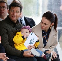 Pada Januari 2018, Jacinda Ardern mengumumkan bahwa ia hamil anak pertama bersama Clarke dan pada Juni, bayi perempuannya lahir. Buah hati mereka diberi nama Neve Te Aroha. Foto: Getty Images