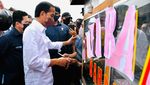 Jokowi Beri Bantuan Tunai Pada Pedagang Pasar Baru Tanjung Enim