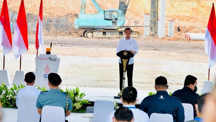 Jokowi Resmikan Proyek Hilirisasi Batu Bara Jadi DME Presiden Jokowi melakukan