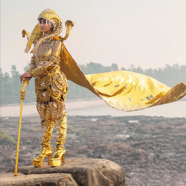 Kala itu rancangannya dikenakan perwakilan Indonesia Jihane Almira di ajang Miss Supranational 2021 dan berhasil jadi juara Kostum Nasional Terbaik. Foto: Instagram/@eggiejasmin_artist