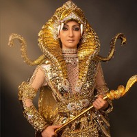 Karya Eggie Jasmin terinspirasi dari sosok ular mistis asli India, Cobra Serpent. Ular ini dipercaya memiliki kekuatan sihir yang kuat di antara jenis ular lainnya dari India. Foto: Instagram/@mrsindiainc