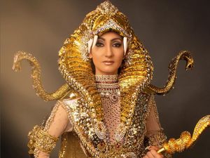 7 Foto Megahnya Kostum Karya Desainer RI, Jadi Juara di Ajang Mrs. World