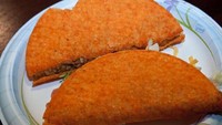Lezatnya makan taco saat perut tiba-tiba lapar di malam hari. Sayang, seseorang yang meninggalkan taconya ini justru menemukan ada bekas gigitan di salah satu taconya. Foto: Instagram/someoneatethis