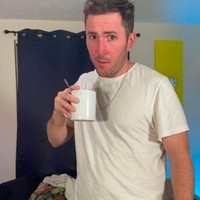 Di Instagram dengan nama akun The Diaper Dynamo, Marc dengan bangga memamerkan penampilannya dengan popok. Foto: dok. Instagram/@diaperdynamo