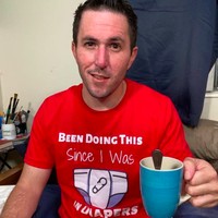 Lewat Instagramnya, dia justru ingin menampilkan kondisinya secara terang-terangan. Dia ingin melawan stigma tentang orang dewasa yang mengenakan popok. Foto: dok. Instagram/@diaperdynamo