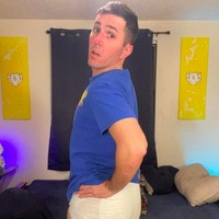 Marc Spagnuolo adalah pria berusia 35 tahun yang masih menggunakan popok di usia dewasanya. Bukan tanpa sebab, dia menggunakan popok terkait alasan medis. Foto: dok. Instagram/@diaperdynamo