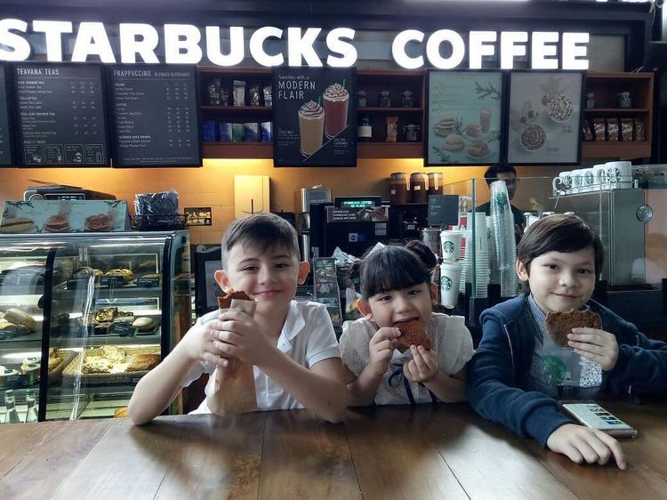 Kenangan Almarhum Matthew White Danur saat Makan Bareng Keluarga