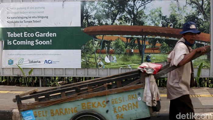 Menanti Rampungnya Revitalisasi Taman Tebet Menjadi Eco Garden Pengerjaan revitalisasi Taman Tebet masih terus berlangsung. Taman itu akan dilengkapi dengan thematic garden, sarana olahraga hingga jembatan penghubung.
