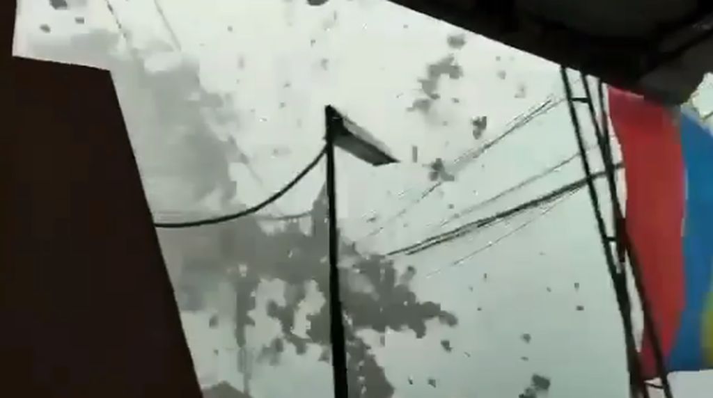 Mencekam! Detik-detik Hujan Angin di Bogor Sebabkan Mobil Tertimpa Dahan