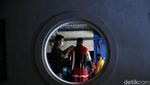 Wah Gila! Ada Atraksi Barongsai di Dalam Air