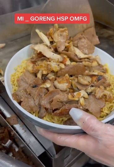 TikToker Australia Buat Kreasi Mie Goreng Satu Baskom