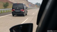 detikcom juga turut menjajal jalan ini, yang harus diwaspadai jalan nya memiliki struktur jalan menanjak dan menurun.