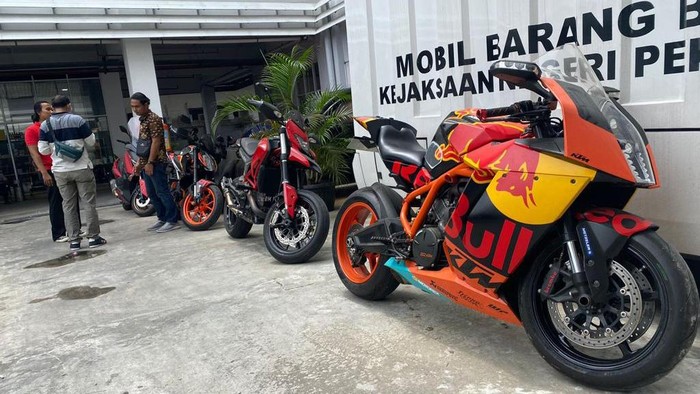 Motor sport mewah yang disita dari eks sipir di Riau (Raja/detikcom)