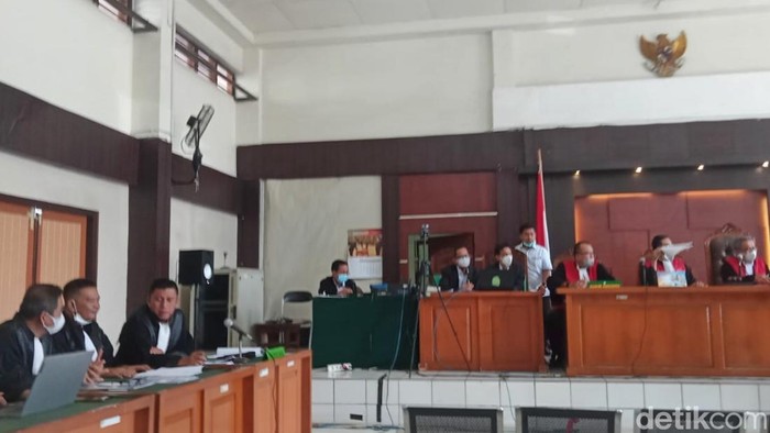 Nama Wakil Bupati (Wabup) Ogan Ilir (OI) Ardani disebut dalam sidang dakwaan 4 terdakwa kasus dugaan korupsi Masjid Sriwijaya Palembang. (Prima S/detikcom)