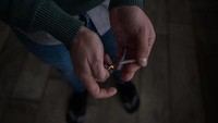 UU ini juga dilaporkan meringankan hukuman bagi warga yang memiliki ganja dalam jumlah besar. Orang dewasa yang kedapatan memiliki ganja seberat 7-8 gram untuk penggunaan personal tak akan menghadapi pengadilan. Mereka juga akan dikenai denda hingga 100 euro atau setara Rp1,6 juta.  