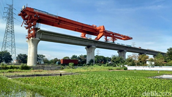 Operasional Kereta Cepat Jakarta-Bandung molor hingga Juni 2023. Lantas bagaimana progres pembangunan kereta cepat ini di kawasan Bandung? Yuk, lihat.