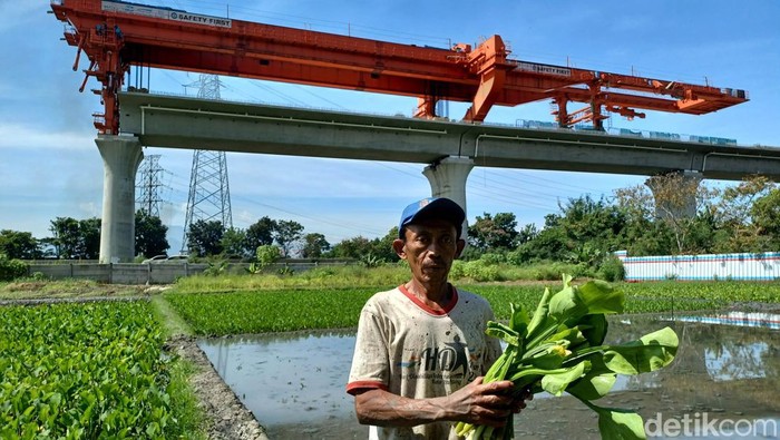 Operasional Kereta Cepat JKT-BDG Molor, Intip Progres Pembangunannya Operasional Kereta Cepat Jakarta-Bandung molor hingga Juni 2023. Lantas bagaimana progres pembangunan kereta cepat ini di kawasan Bandung? Yuk, lihat.
