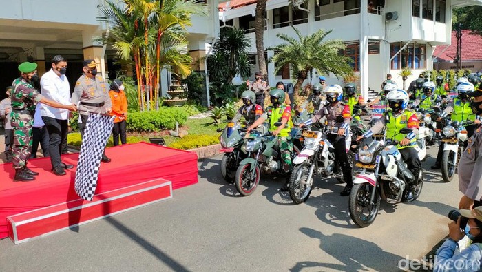Forkopimda Kota Kediri melepas pasukan pamor keris Kota Kediri.