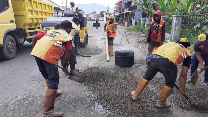 Perbaikan jalan