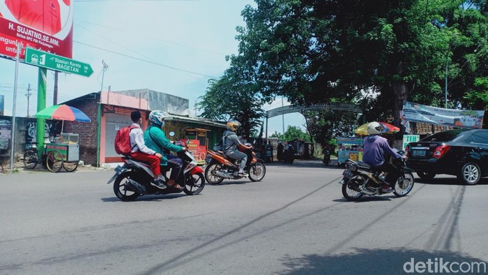 Pintu masuk Stasiun Magetan