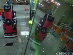 Robot Pengantar Makanan Ini Wara-wiri di Mal Jakarta