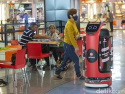 Robot Pengantar Makanan Ini Wara-wiri di Mal Jakarta