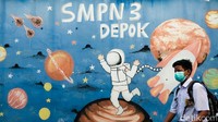 Seperti diketahui, Kota Depok mulai menggelar kegiatan pembelajaran tatap muka (PTM) 100 persen hari ini. Wali Kota (Walkot) Depok, Mohammad Idris memastikan semua sekolah di Kota Depok melaksanakan PTM 100 persen. Sekolah ini mulai dari tingkat TK, Paud hingga SMA. 