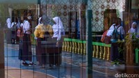 Usai mengikuti kegiatan PTM 100 persen, para siswa pun diminta tidak keluyuran sepulang sekolah. 