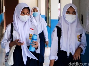 Eks Petinggi WHO Sarankan RI Evaluasi PTM di Medan Perang COVID-19