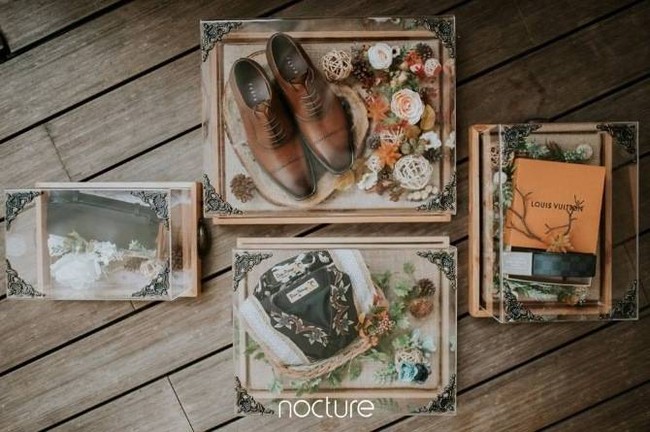 Adik Raffi Ahmad, Syahnaz Sadiqah melangsungkan lamaran dengan Jeje Govinda pada 12 November 2017. Saat itu Jeje terlihat memberikan beragam seserahan lamaran untuk Syahnaz dari merek-merek ternama, seperti kacamata hitam dari Gentle Monster, heels dari Salvatore Ferragamo, dan masih banyak lagi. Sedangkan Syahnaz terlihat memberikan Jeje sebuah ikat pinggang dari Louis Vuitton yang harganya mencapai Rp 10,2 juta. Foto: Instagram