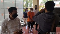 Dari hasil penyelidikan itu, penyidik menemukan fakta Deti diduga kuat dibunuh oleh suaminya sendiri. Yusup diketahui menghilang usai Deti ditemukan tak bernyawa.