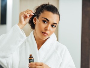 5 Urutan Skincare Routine Malam Hari untuk Dapatkan Wajah Glowing