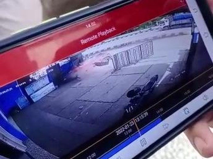 Tangkapan layar rekaman CCTV.