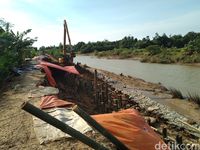 Rumah Kena Longsor Tanggul Citarum, Warga Harap Pemerintah Ganti Rugi