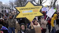 Sama seperti pembatasan Corona lainnya yang bertujuan mengendalikan penyebaran virus, aturan wajib vaksin juga telah menjadi isu politik yang sangat terpolarisasi di AS. Sejauh ini lebih dari 70 juta kasus Corona, dengan lebih dari 865.000 kematian, terkonfirmasi di wilayah AS.