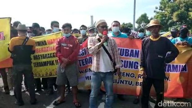 unjuk rasa warga desa terdampak