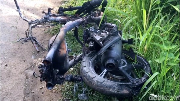 Waduh, Motor Warga di Sukabumi Gosong Dibakar Maling