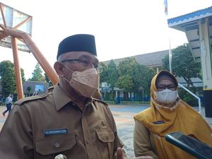 Walkot Idris Tinjau Hari Pertama PTM 100 Persen di SMPN 3 Depok