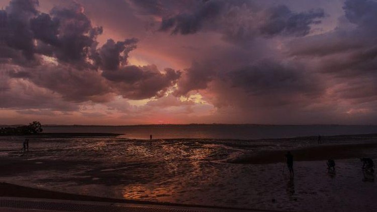 10 Trik Fotografi Bikin Foto Keren Ala Profesional Bikin hasil foto yang bagus nggak melulu harus susah dan mahal lho. Trik ini memungkinkan dicoba dengan apa yang ada di sekitar, bahkan dengan handphone sekalipun. Yuk simak.