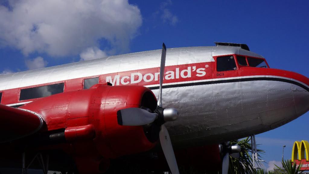 7 Restoran McDonalds Paling Unik di Dunia, Ada yang Berbentuk Pesawat