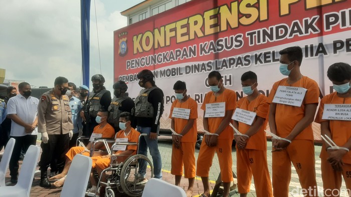 8 pembakar mobil dinas Kepala keamanan Lapas Pekanbaru ditangkap