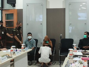 Tangis Agus Mustofa Pecah Usai Diberi Restorative Justice